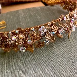 Tiara vintage new and stunning gold